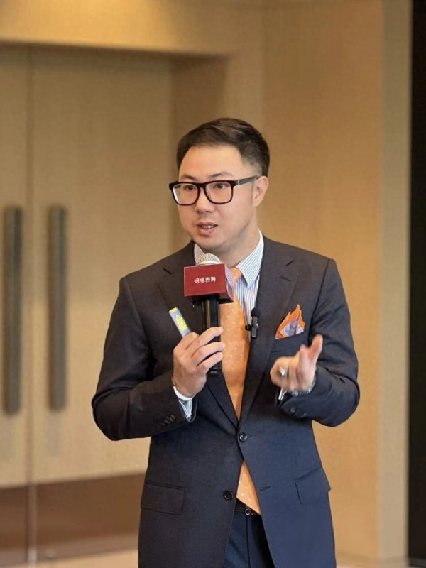 凤凰彩票中国官网入口 对话穆胜: AI“入侵”公司, 谁会成为终末留住的东谈主?