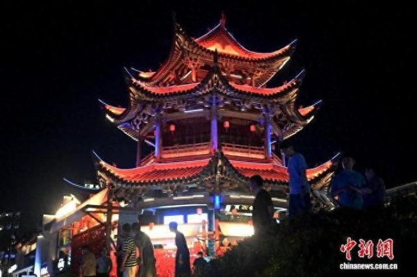 凤凰彩票中国官网入口 黄山：新安江畔流光溢彩 屯溪老街古意盎然