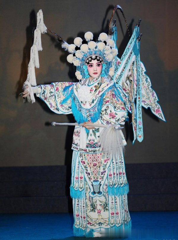 凤凰彩票中国官网入口 刘浩存演技又吵上热搜了! 一半东谈主夸封神一半东谈主骂出戏?