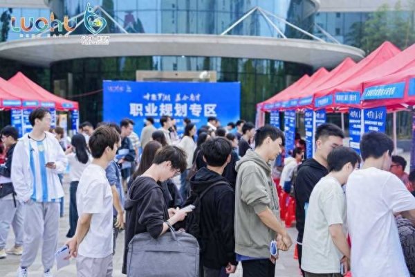凤凰彩票(中国)官方网站 70万海归挤破头归国, 一句“咱们不承认”打回原形, 董明珠说对了