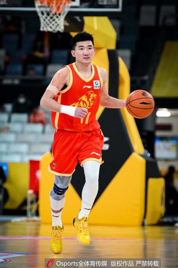 凤凰彩票中国官网入口 枢纽本领2记三分定胜局！孙铭徽10中4孝顺12分8助2断 正负值+15